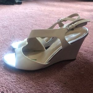 White Wedges